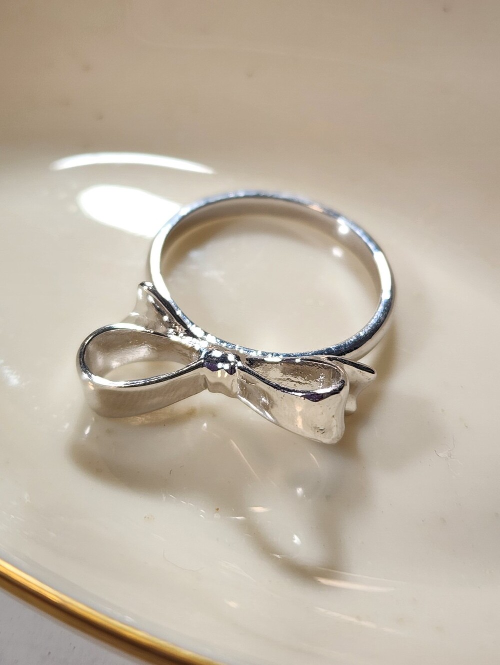 Kate Spade New York Silver Ribbon Bow Statement Ring . 6